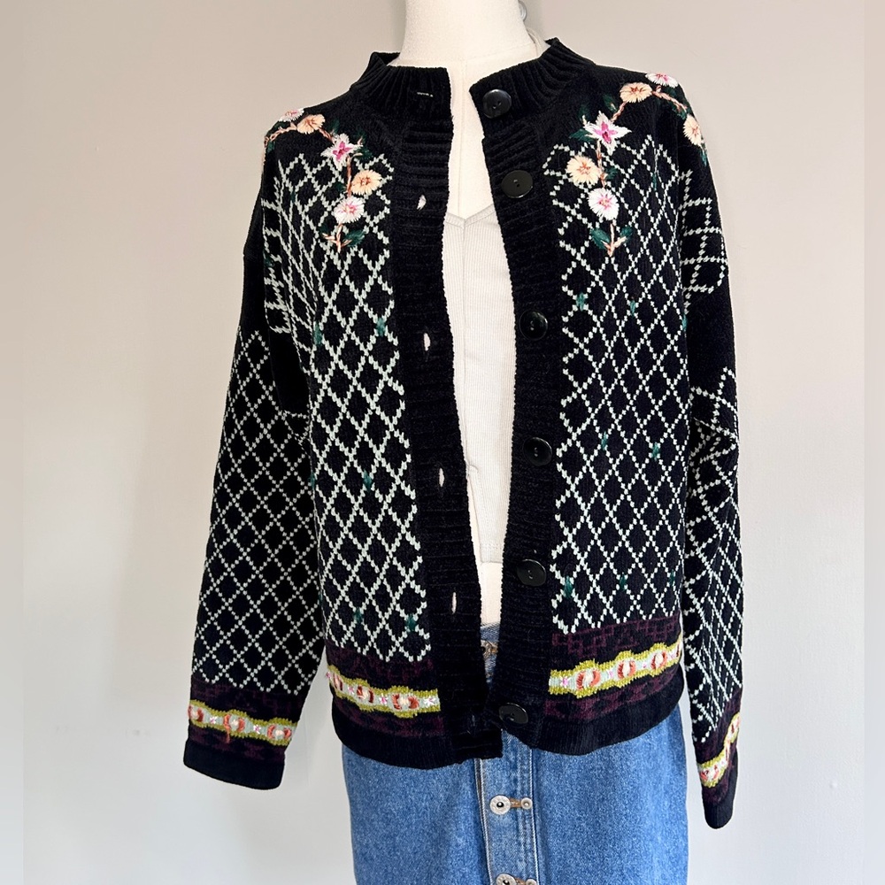 VINTAGE 90s Floral Embroidered Argyle Boxy Cardigan Feminine Whimsigoth | Size L - Picture 3 of 15